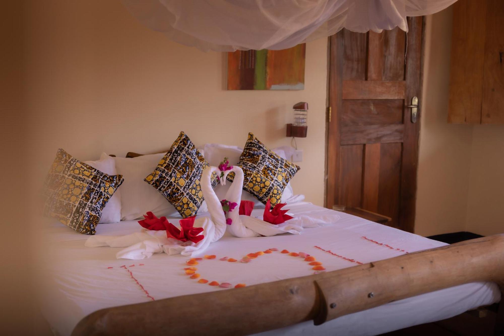 Lake Natron Maasai Giraffe Eco Lodge And Camping Mtowabaga Exterior foto